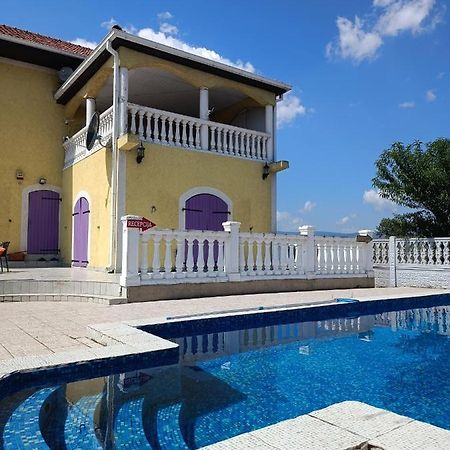 V & V Villa Lalince Екстер'єр фото