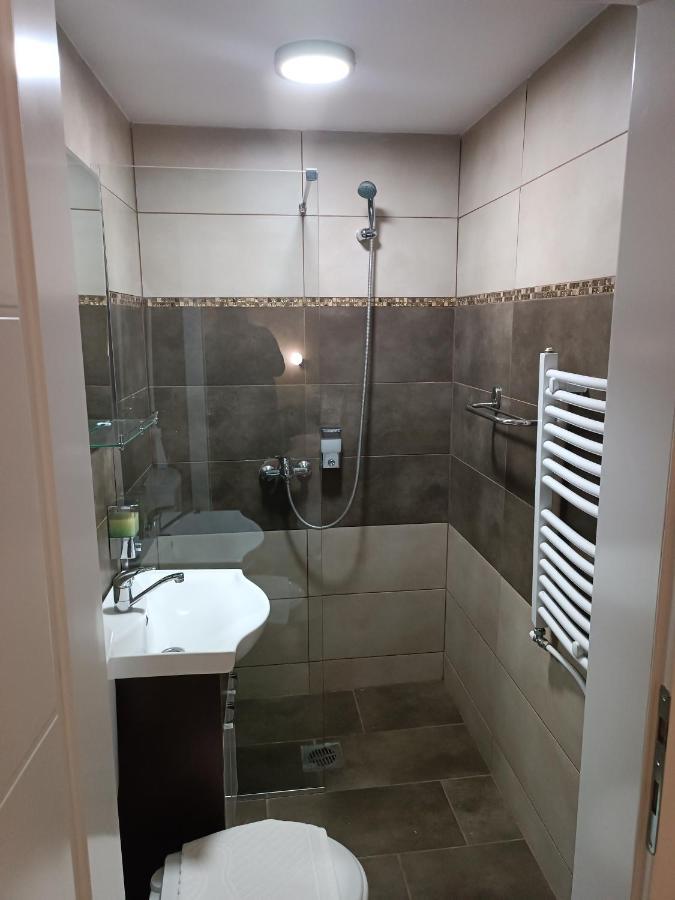 V & V Villa Lalince Екстер'єр фото