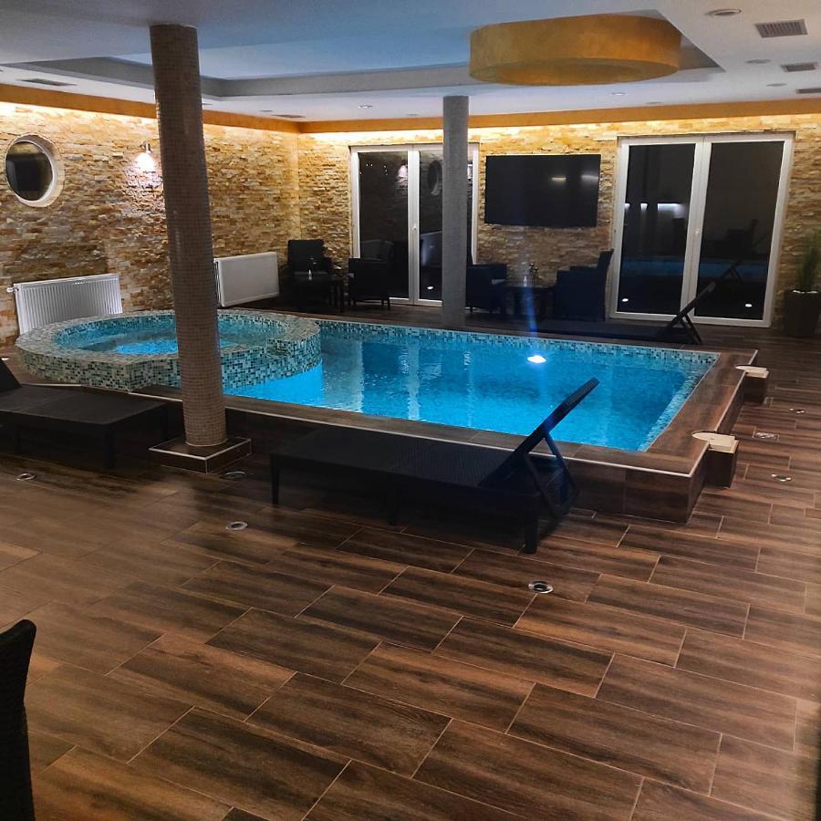 V & V Villa Lalince Екстер'єр фото