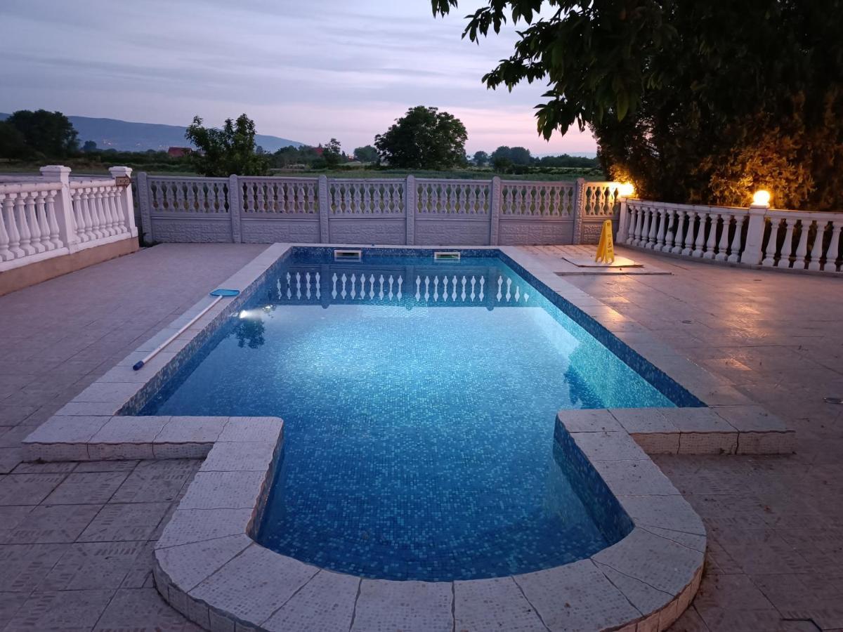 V & V Villa Lalince Екстер'єр фото