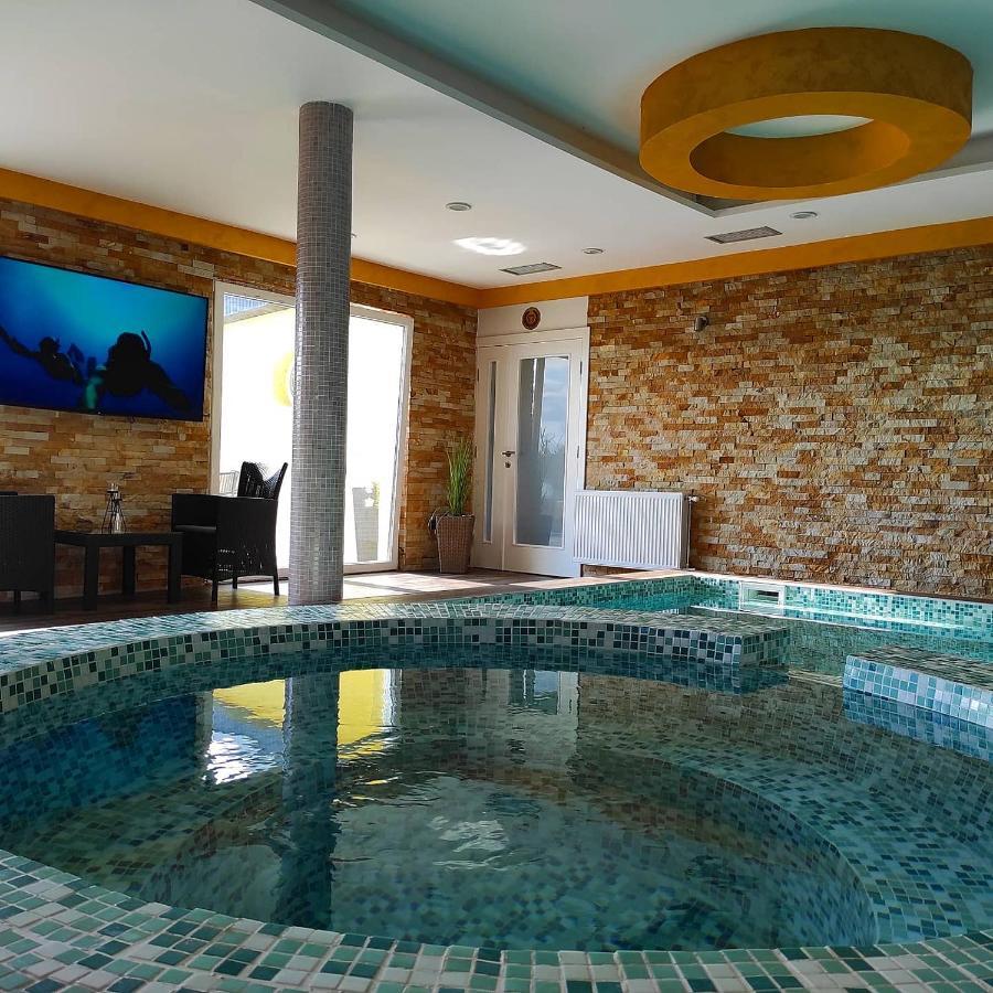 V & V Villa Lalince Екстер'єр фото