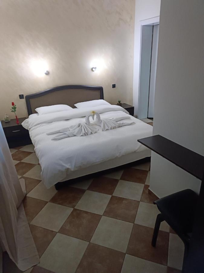 V & V Villa Lalince Екстер'єр фото