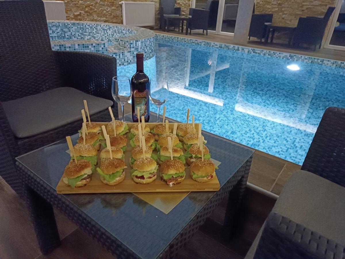 V & V Villa Lalince Екстер'єр фото