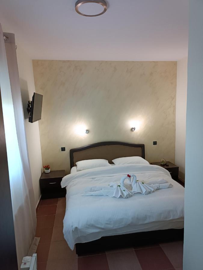 V & V Villa Lalince Екстер'єр фото