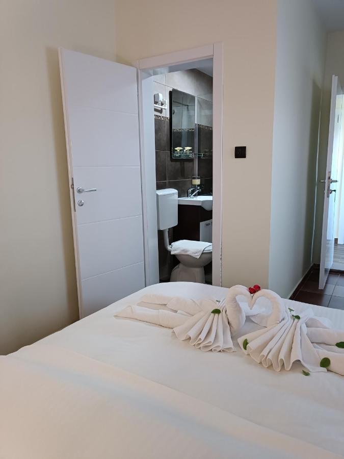 V & V Villa Lalince Екстер'єр фото