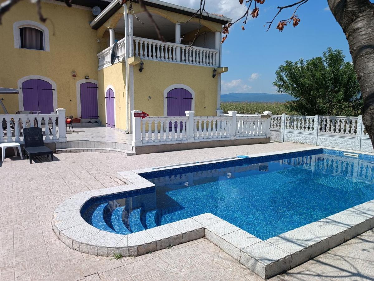 V & V Villa Lalince Екстер'єр фото