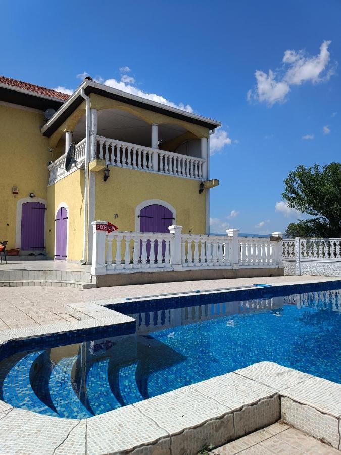V & V Villa Lalince Екстер'єр фото